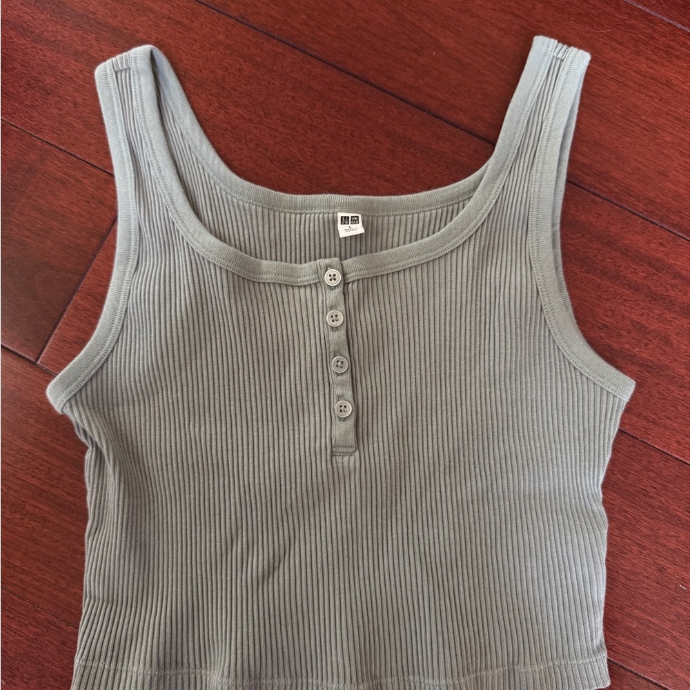 Uniqlo Women's Green Ribbed Tank Top